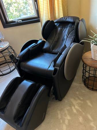 2015 OSIM uDivine S Massage Chair - $900 (san jose south)63471478993411123