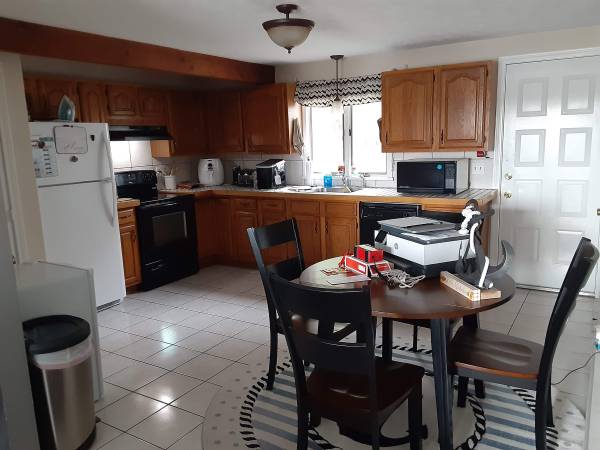 $1,400 / 1 habitación - 1 dormitorio 1 baño en un 2/2 disponible 10-25. (Gloucester)63655335371777123