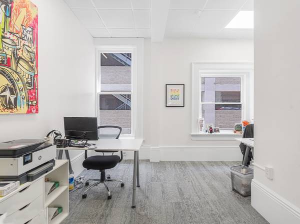 $329 Affordable Dedicated Desks Available in Seattle (Seattle, WA)63934290680962123