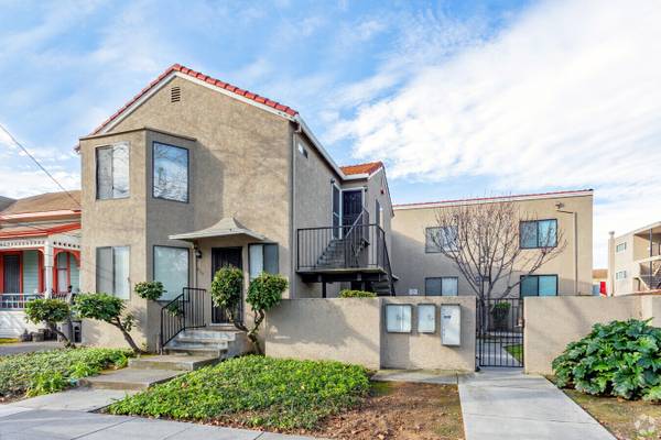 Spacious STUDIO Walking Distance to SJSU-Gated Community 1