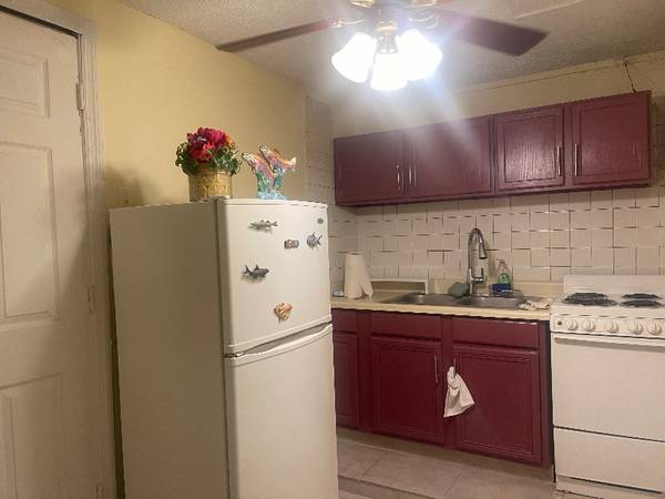 $850.00 / 1br - 300ft2 - $850 Mother in law 1 bed, bath kitchen have private access include uti63991228560770122