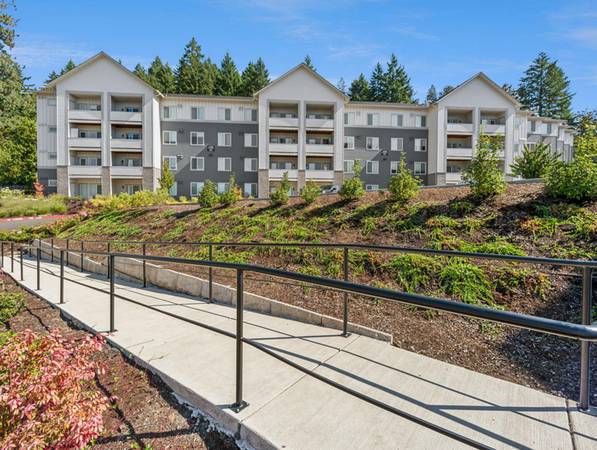 $1,800 / 2br - GET a FREE MONTH - Modern Two Bed | Quiet & Spacious, High Ceilings (Tigard)64039061121026122