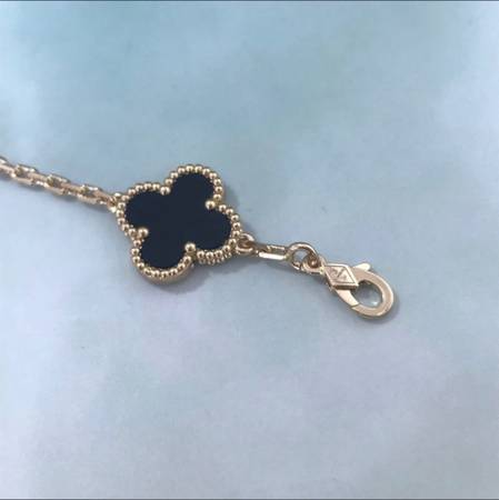 Auténtico brazalete vintage de oro amarillo de 18K con 5 motivos de alhambra y onyx negro - $800 (Los Ángeles)63470807466115123