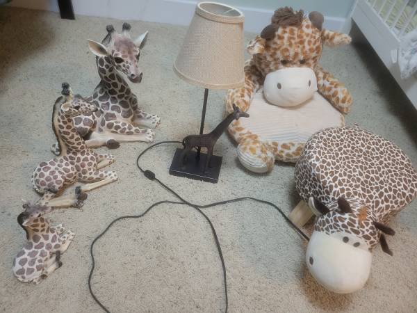 Baby Nursery Room Giraffe Décor 1
