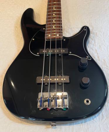 1993 Fender Stu Hamm Signature Bass Guitar With Hard Case - $750 (West Little Rock)63471314061313123