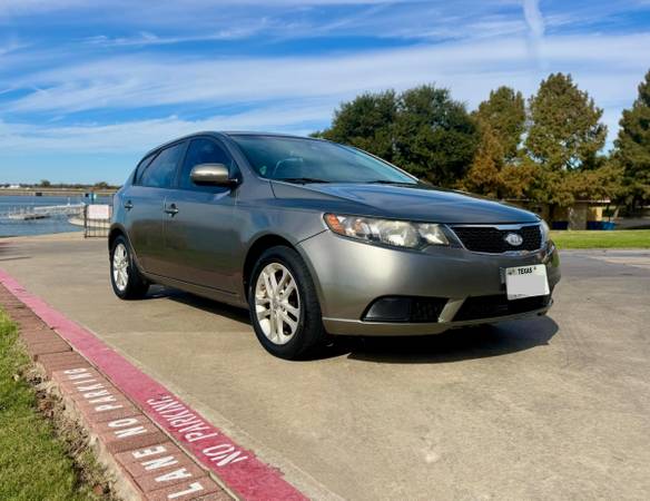 2012 Kia Forte Hatchback 1