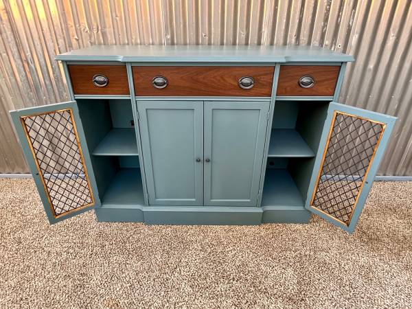 Nice Vintage Curio Buffet Credenza Cabinet Tv Stand - $325 (Hesperia)63471082114945123