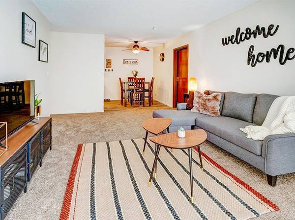 $1,419 / 2br - 990ft2 - Lovely 2 Bedroom Apartment… Waiting for You to Make it Home! (2525 Williams Dr, Burnsville, MN)63990377737858124