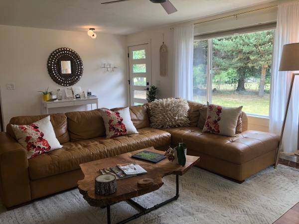 $3,200 / 3br - 1400ft2 - Moderno de mediados de siglo / Todos los servicios incluidos, amueblado 3 habitaciones/2 baños (Bend)63839289591555123