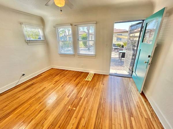 $1,850 / 1br - 500ft2 - Linda cabaña vintage en patio, estacionamiento, cerrada (4577 Park #2) (University Heights)63663820111619124