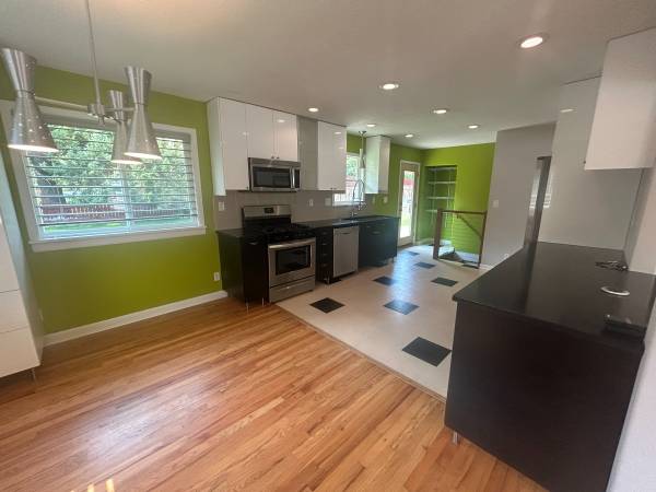 $2,795 / 4br - 4 Bedroom, 2 Bathroom in the Lower Rattlesnake!63656993468931123