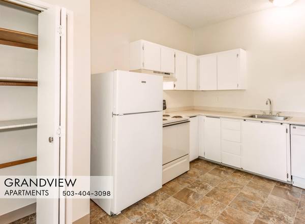 $1,099 / 1br - Amplio 1 dormitorio - ¡1 dormitorio renovado disponible! - Ascensor en el lugar (Goose Hollow en la 14ª)63867269617281120