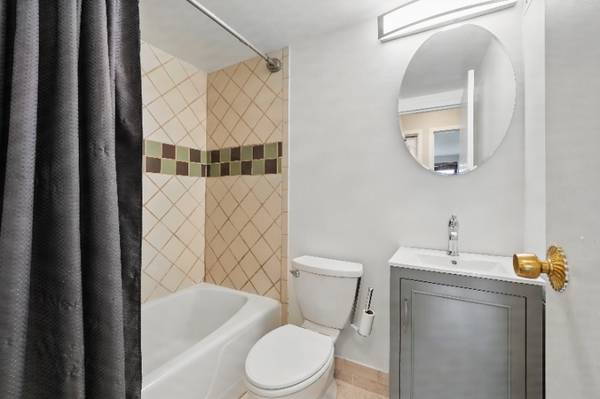 $2100.00 / 1br - 630ft2 - Upper level south facing one bedroom home in a prime location!63896276026242124
