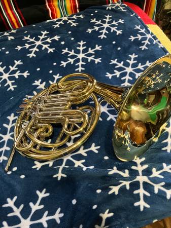 French Horn - Holton H378 1