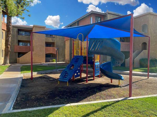 $1,895 / 2br - 1140ft2 - Well-Equipped Fitness Center, Gas Oven with Range63668321197441121