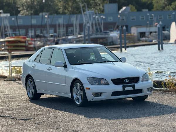 2005 IS 300 (150,000 millas) TÍTULO LIMPIO - $10,999.00 (Seattle)63441888924163121