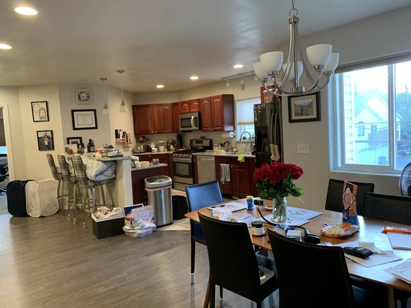 $2,400 / 4br - 1600ft2 - Top floor 1,600 soft. apartment for rent (Arctic and 70th.Ave)64014172724610123