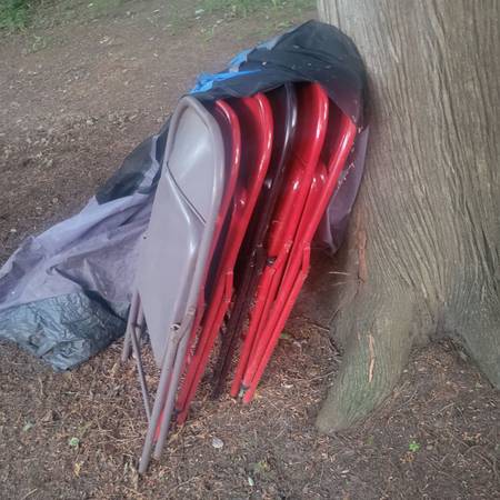 5 Metal folding chairs 1