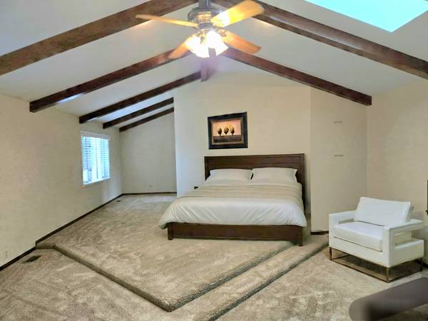 $100 / 4br - 3000ft2 - Lakefront 4 bedroom house with pool and hot tub (Omaha)63976697890051123