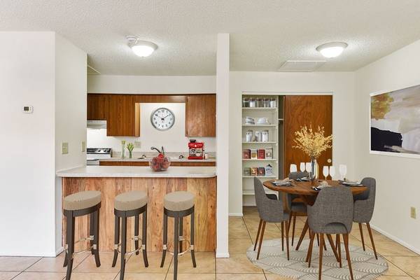 Breakfast Bar, 1 bedroom, in Lakeland FL 1