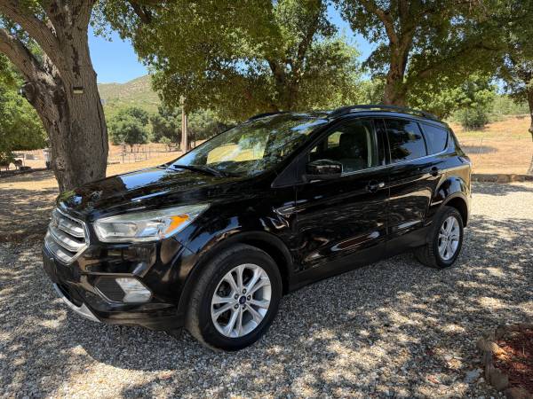 2018 Black Panoramic Roof Ford Escape SE. MINT 35MPG, Needs Nothing!! - $8,900 (Banning)63624731933955120