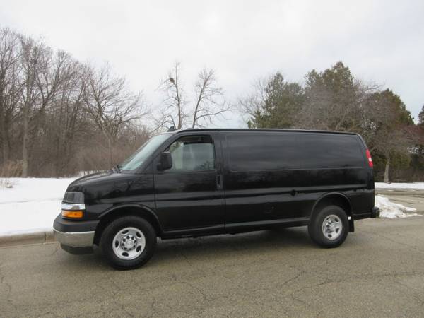 2018 Chevrolet Express 2500 - Photo 3