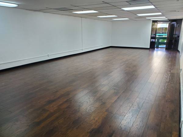 $2,645 / 1150ft2 - $2.00 + Ult. BIG ROOM, SEVERAL USES. BEAUTIFUL BUILDING. GREAT PARKING (Mission Valley)63775653399681123