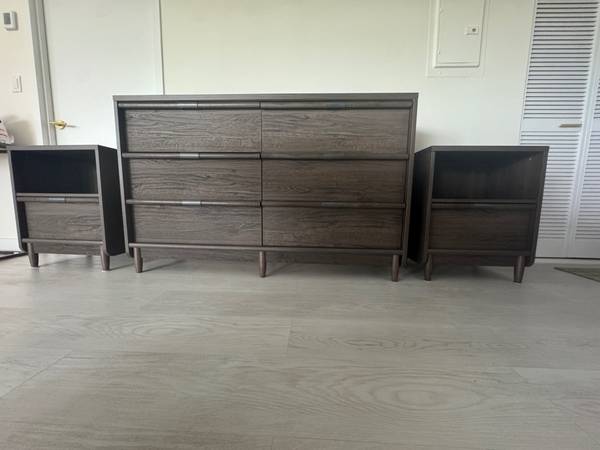 Bedroom 6 Drawer Dresser With (2) Matching Nightstands 1