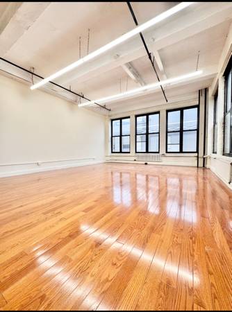 $2,600 / 600ft2 - BEAUTIFUL CORNER ARTIST LOFT/OFFICE W/AMAZING ROOF TERRACE/W INCREDIBLE MANHATTA (Long Island City)64033456230145123