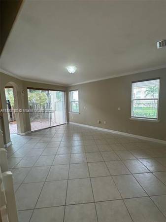 $4,200 / 4br - 2276ft2 - Spacious 4 bed, 2.5 bath Townhouse (Doral)64051002315521124