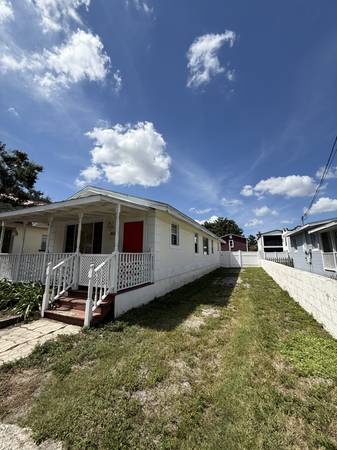 $2850.00 / 2br - 990ft2 - Cozy Hyde Park Home in Tampa | 409 S Orleans Ave | $3000/mo | Availabl63976137454210121
