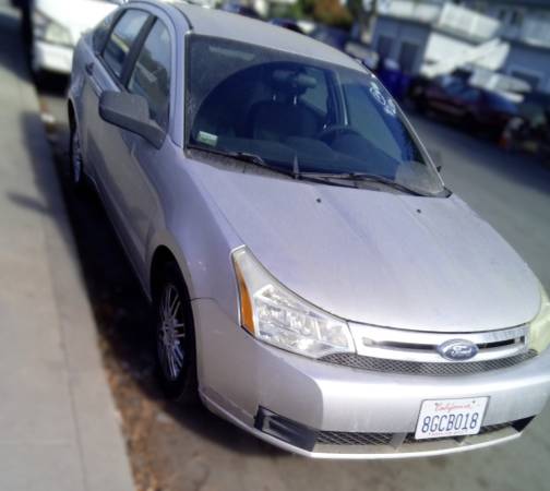 Ford Focus 2010 - $3,200 (richmond / point / annex)63624193290883123