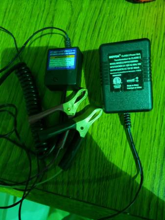 Cen-Tech Automatic Battery Float Charger 1