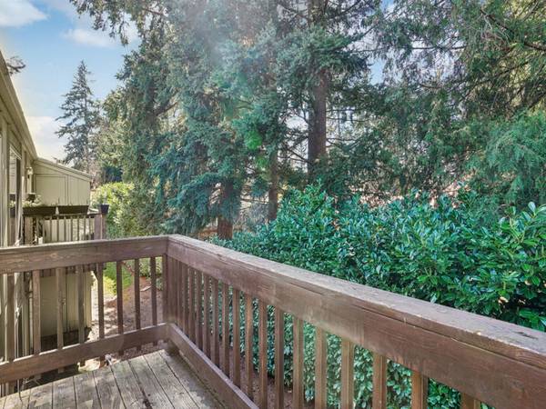 $1,495 / 2br - 1 MONTH HALF OFF! Recently Updated Interiors, Pets Welcome + Two Bed (Halsey & I-84)63914738813955123