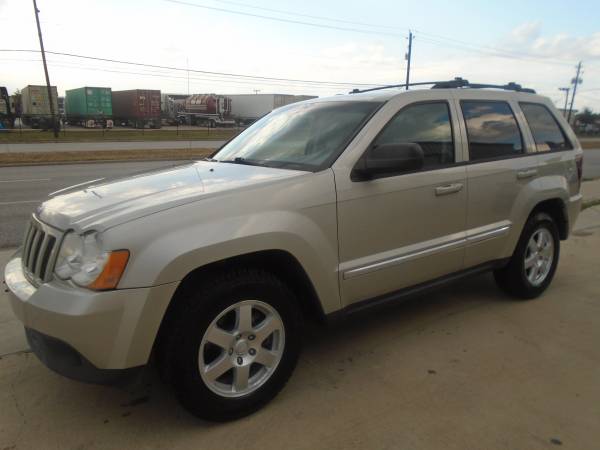2010 Jeep Grand Cherokee Laredo 1