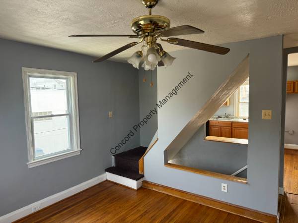 $1,045 / 1br - 720ft2 - Affordable & Spacious 2nd Floor Apartment with BONUS Loft Level (Hamilton)63694945571585123
