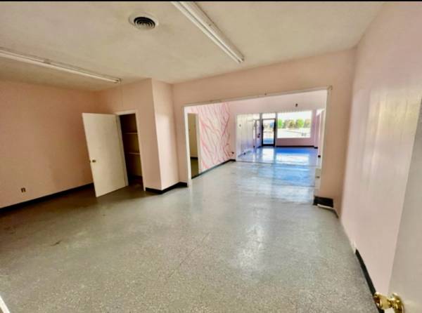 $1,500 / 1500ft2 - Retail Space for Lease (Asheboro)64027276868739123