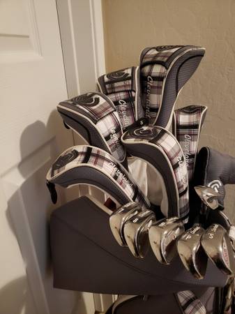 Like New Ladies Cleveland full golf clubs set and bag 1