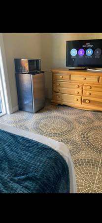 $325 325$ per WEEK private room . One person only. No deposit (Hollywood)63379639410435124
