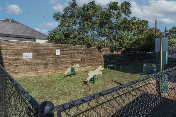 $1,280 / 2br - 925ft2 - On-Site Maintenance, Granite Countertops, Tennis Court (9707 Walnut Hl Ln, Dallas, TX)63936225871875123