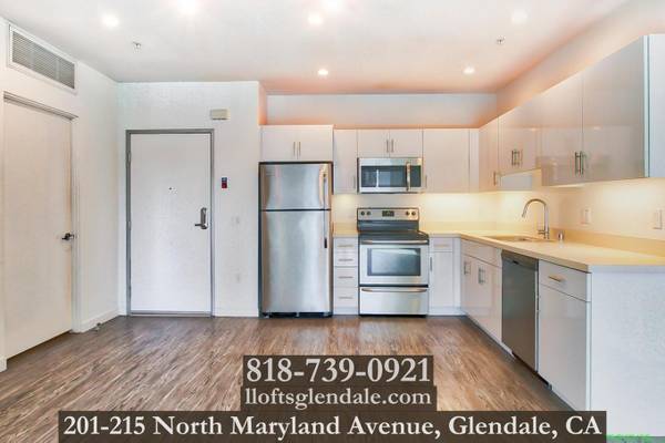 $3,030 / 779ft2 - Newer Studio Loft in Glendale + Hardwood Inspired Floors + Call Now! (Glendale)63818728251009120
