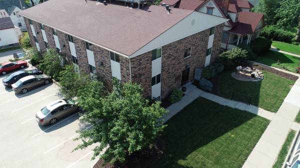 $1,050 / 2br - 650ft2 - Live in a BeeHive near UNMC Nebraska Medicine, Midtown, Blackstone (Midtown Omaha)63681623607425122