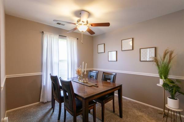 $1,425 / 2br - 980ft2 - Where Home Meets Happiness!!! $60 Off For The First 12 Months! (Fairfield)63974327349763123