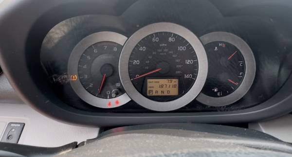 2007 Toyota Rav4, 7 seats, awd - $3,990 (Kingston NH)63469620618369124