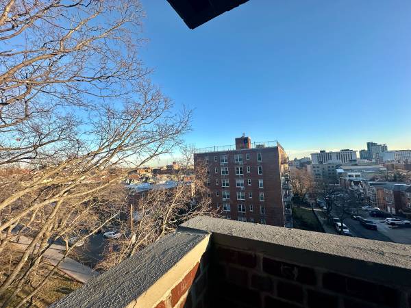 One Bedroom w Balcony 1