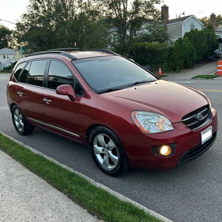 2008 Kia Rondo 65,000 millas (dueño original) título limpio - $4,200 (Bayside)63614244864643122