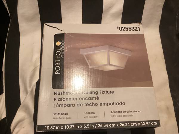New in box out door light 1