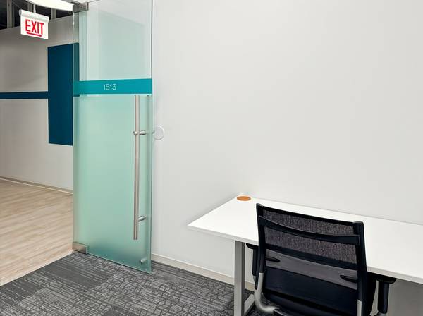 $719 1-Person Office AVAILABLE NOW! Call/Text to tour! (Chicago)64041643952643120