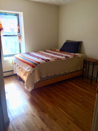 $1,150 / 2br - Habitación soleada en alquiler cerca de Sullivan Square Station (Somerville)63655303329793120
