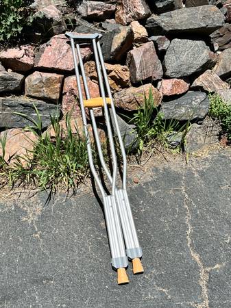 Crutches - adjustable aluminum 1